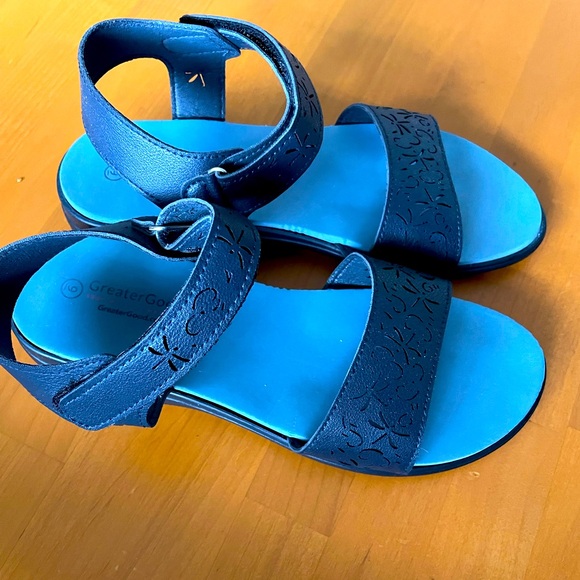 Ladies Navy sandals in very good condition. - Picture 1 of 6